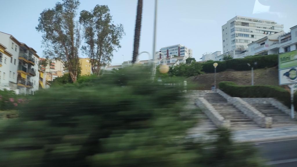 Blue Kiwi Mini Golf Bar