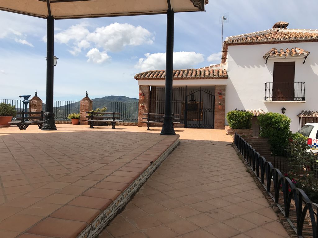 Bar Restaurante La Plaza