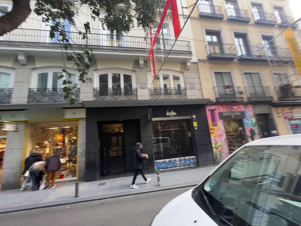 Shower & Gay Sex Bar